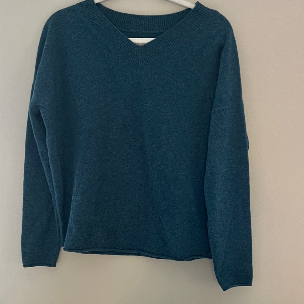 Women's V-Neck Sweater in Teal